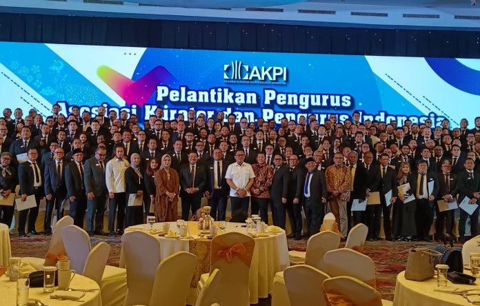 Asosiasi Kurator dan Pengurus Indonesia (AKPI) resmi melantik jajaran pengurus periode 2025–2028 di Jakarta, Senin (6/10/2025). Pelantikan bertema “AKPI Maju untuk Indonesia” ini dihadiri sejumlah tokoh penting, termasuk Wamenko Bidang Hukum, HAM, Imigrasi, dan Pemasyarakatan, Otto Hasibuan.