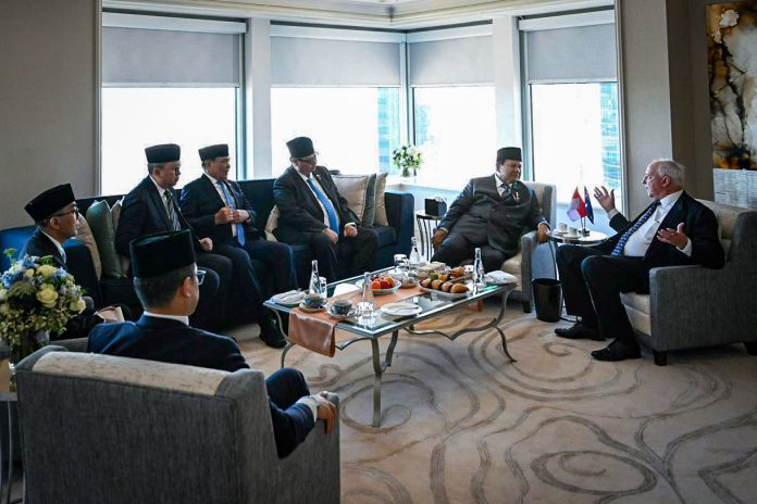 Presiden Prabowo Subianto memuji mantan Perdana Menteri Australia, Paul Keating, sebagai sosok berpengalaman dengan pandangan yang tajam terhadap dinamika global.