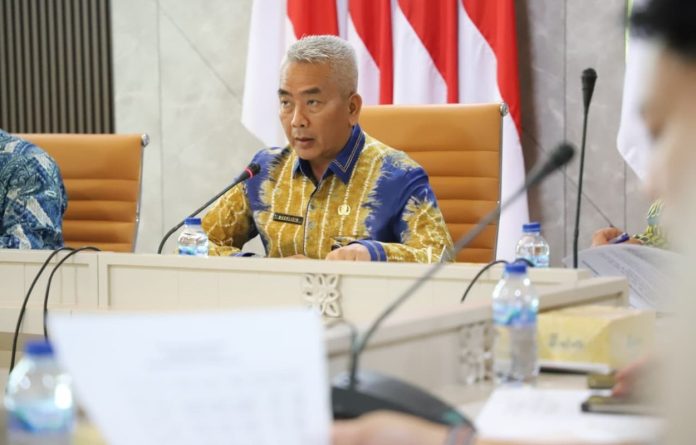 Sekretaris Kota Administrasi Jakarta Selatan Mukhlisin, menyampaikan apresiasi kepada seluruh jajaran di tingkat kota dan kecamatan atas kinerja yang telah dilakukan dalam mengoptimalkan penerimaan pajak daerah.
