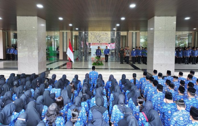 Pemerintah Kota (Pemkot) Administrasi Jakarta Selatan menggelar Upacara Peringatan Hari Bela Negara ke-77 Tahun 2025 di Halaman Kantor Wali Kota Jakarta Selatan, Jumat (19/12/2025).
