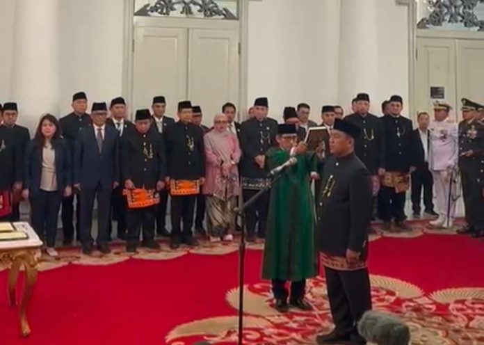 Gubernur DKI Jakarta, Pramono Anung, resmi melantik Uus Kuswanto sebagai Sekretaris Daerah (Sekda) Provinsi DKI Jakarta dalam upacara di Balairung, Balai Kota Jakarta, Selasa (1/12).