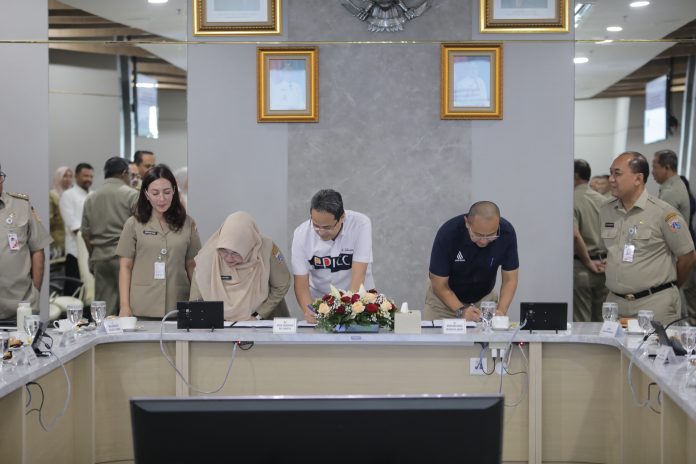 Pemerintah Provinsi (Pemprov) DKI Jakarta menyalurkan program beasiswa pendidikan ke luar negeri bagi pelajar tingkat sekolah menengah atas (SMA) dengan nilai mencapai sekitar Rp 910 juta per tahun untuk dua peserta didik.