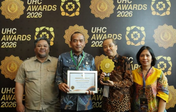 Penghargaan diterima oleh Asisten Administrasi dan Kesejahteraan Rakyat Jakarta Selatan, Tomy Fudihartono, yang mewakili Pemkot Jaksel.