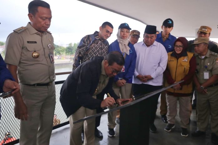 Gubernur DKI Jakarta Pramono Anung meresmikan Waduk Batu Licin yang berlokasi di Cilangkap, Kecamatan Cipayung, Jakarta Timur, Senin (12/1).