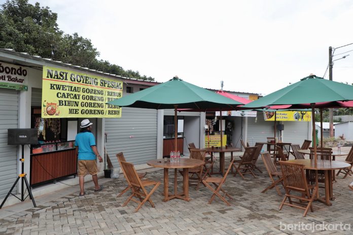 -Pemerintah Kota Administrasi Jakarta Selatan mendorong seluruh jajarannya untuk terlibat langsung dalam aktivasi awal kegiatan perdagangan di Teras Lenteng Agung (Teras LA), Jagakarsa.