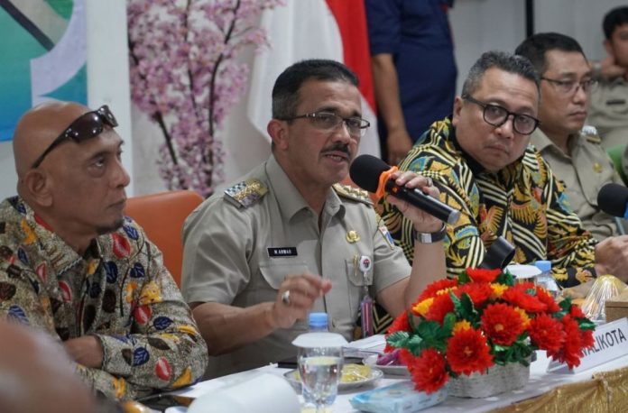 Wali Kota Administrasi Jakarta Selatan M Anwar meminta seluruh Unit Kerja Perangkat Daerah (UKPD) langsung mengerjakan usulan Musyawarah Perencanaan Pembangunan (Musrenbang) yang telah disepakati agar tidak kembali menimbulkan komplain dari warga.