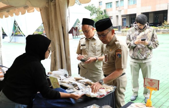 Puluhan pelaku Usaha Mikro, Kecil, dan Menengah (UMKM) meramaikan Festival Bedug 2026 di Jakarta Selatan melalui Bazar Ramadan yang digelar di Halaman Kantor Wali Kota Administrasi Jakarta Selatan, Senin (23/2/2026).