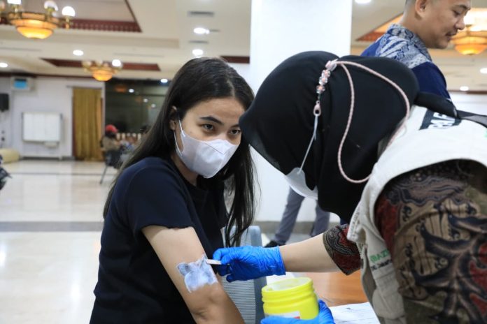 Putri Dwiyana saat mengikuti program hapus tato gratis di Kantor Jakarta Selatan, Kamis (26/2/2026).