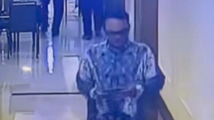 Polisi menangkap seorang pria berinisial NW yang diduga sebagai pelaku pencurian di ballroom hotel bintang lima kawasan Sudirman, Tanah Abang, Jakarta Pusat, pada Jumat (13/2/2026).