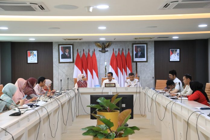 Pemerintah Kota (Pemkot) Administrasi Jakarta Selatan menggandeng Balai Besar Pengawas Obat dan Makanan (BBPOM) di Jakarta untuk melakukan razia takjil selama bulan Ramadan.