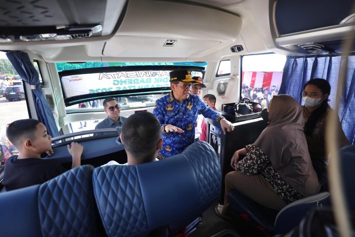 Gubernur DKI Jakarta Pramono Anung menyoroti peningkatan jumlah peserta mudik gratis yang mencapai 34 persen saat melepas puluhan ribu pemudik di halaman Monumen Nasional (Monas), Jakarta Pusat, Selasa (17/3/2026).