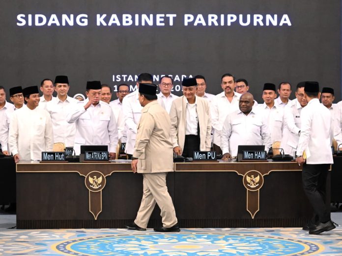 Menteri Perhubungan Dudy Purwagandhi melaporkan kepada Presiden Prabowo Subianto hasil survei pergerakan masyarakat pada Lebaran 2026 diperkirakan mencapai 143,9 juta orang.