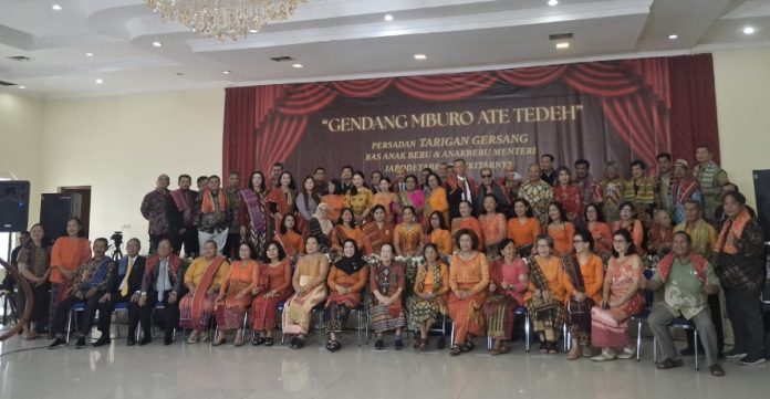 Persadaan Tarigan Gersang ras Anak Beru Bagepe Anak Beru Menteri se-Jabodetabek menggelar perayaan adat “Gendang Mburo Ate Tedeh 2026” di Gedung Graha Girsang Lestari, Kota Bekasi, Minggu (19/4/2026). 