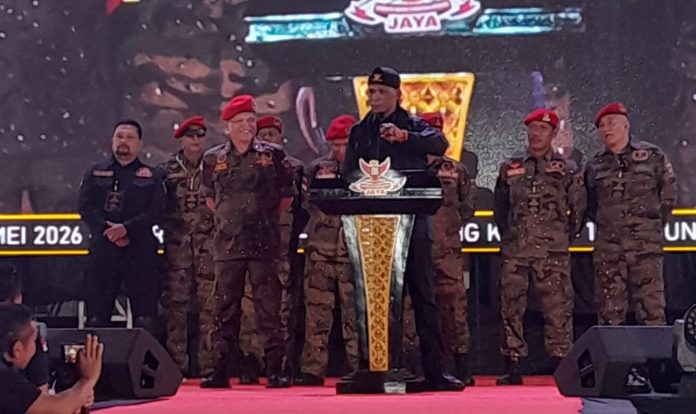 Ketua Umum Gerakan Rakyat Indonesia Bersatu (GRIB) Jaya, Hercules Rosario Marshal, mengaku menolak tawaran uang ratusan miliar rupiah dari perwira tinggi tersebut demi tetap mendukung Prabowo Subianto pada Pemilihan Presiden Indonesia 2024.