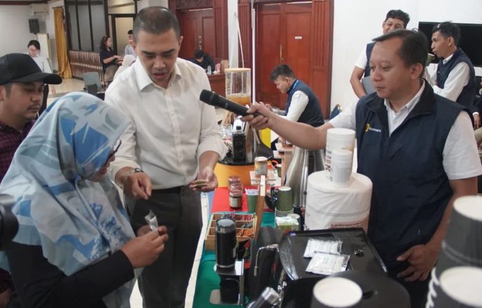 Pelatihan kopi digital bertajuk Let’s Talk About Coffee with Komura.id digelar di Ruang Dirgantara, Kantor Wali Kota Administrasi Jakarta Selatan, Senin (11/5/2025).