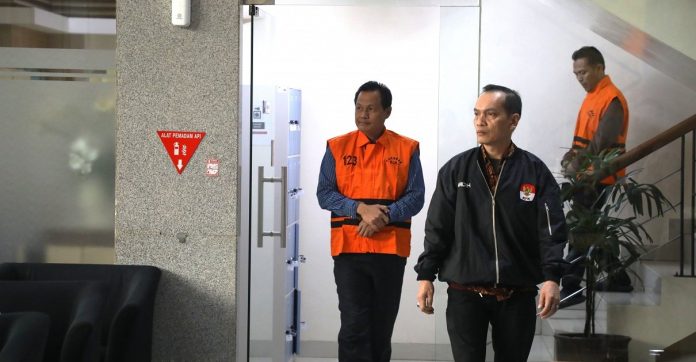 KPK menyebut Mulyono diduga menjadi perantara yang mempertemukan pejabat Pemkab Muara Enim dengan pihak yang menjanjikan perubahan temuan audit dengan imbalan uang.