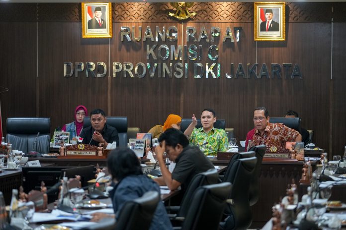 DPRD DKI Jakarta menyoroti tindak lanjut temuan Badan Pemeriksa Keuangan (BPK) sekaligus mengevaluasi capaian pendapatan sejumlah organisasi perangkat daerah dalam pembahasan Rancangan Peraturan Daerah (Ranperda) Pertanggungjawaban Pelaksanaan APBD (P2 APBD) Tahun Anggaran 2025.