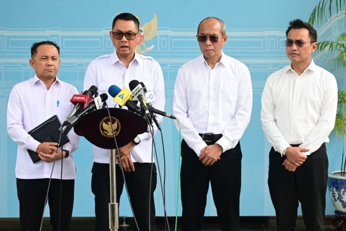 Direktur Utama PT PLN (Persero) Darmawan Prasodjo menyampaikan permohonan maaf kepada masyarakat usai bertemu Presiden Prabowo Subianto di Kompleks Istana Kepresidenan, Jakarta, Senin (22/6/2026).