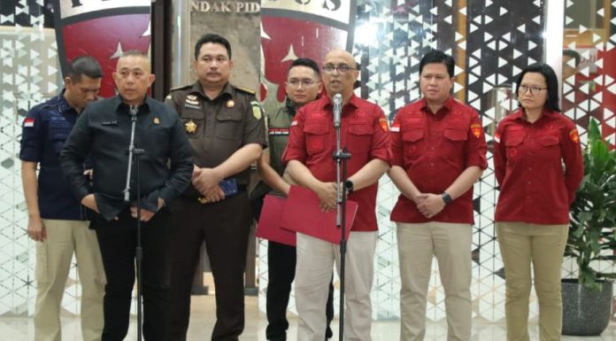 Jaksa Agung Muda Tindak Pidana Khusus (Jampidsus) Kejaksaan Agung kembali menetapkan tersangka baru dalam kasus dugaan korupsi tata kelola program MBG, Jumat (12/6/2026).
