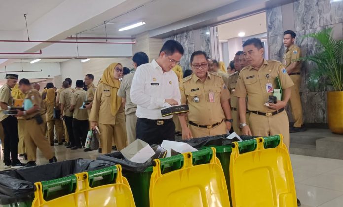 Wali Kota Administrasi Jakarta Selatan Syafrin Liputo dan Wakil Wali Kota Ali Murtadho usai rapat koordinasi wilayah, Senin (8/6/2026).