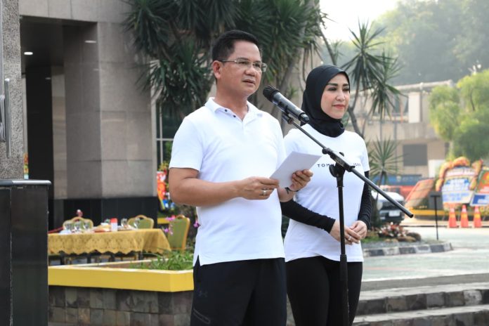 Wali Kota Jakarta Selatan, Syafrin Liputo langsung mengeluarkan 10 maklumat kepada ASN usai senam bersama di halaman Kantor Wali Kota Jaksel, Jumat (5/6/2026).