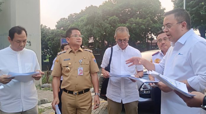 Wali Kota Jakarta Selatan Syafrin Liputo saat meninjau Park and Ride Lebak Bulus, Selasa (9/6/2026).