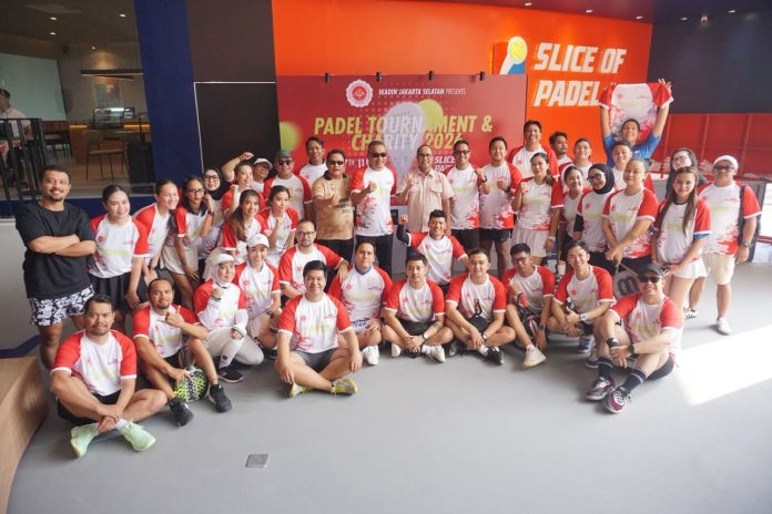 Ketua IKADIN Jaksel Bontor OL Tobing saat membuka kegiatan Padel Tournament & Charity 2026, di kawasan Lebak Bulus, Jakarta Selatan, Sabtu (27/6/2026).