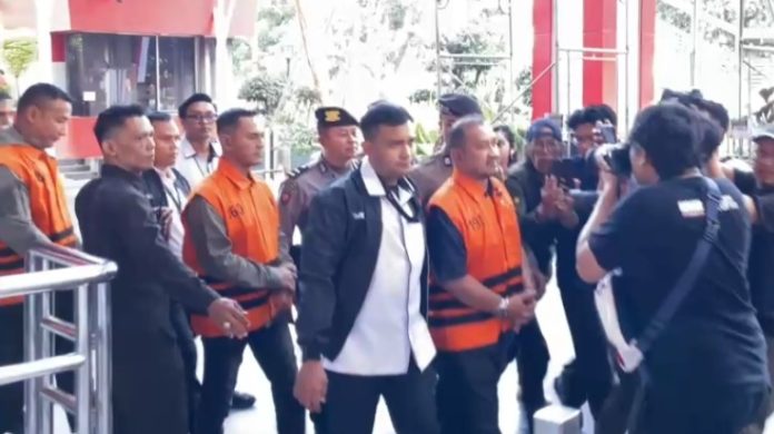 KPK menetapkan empat orang sebagai tersangka dalam pengembangan kasus hasil OTT di Kabupaten Pemalang.