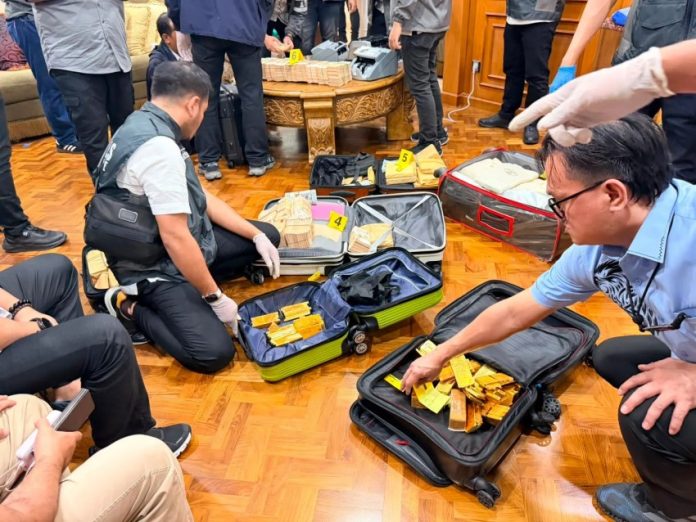 Emas batangan yang dipamerkan polisi dalam konfrensi pers di Polda Metro Jaya, Jumat (10/6/2026).