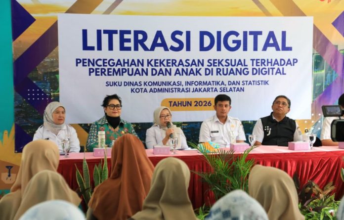 Kasudin Kominfotik Jakarta Selatan Netti Herawati saat membuka kegiatan Literasi Digital bertema 