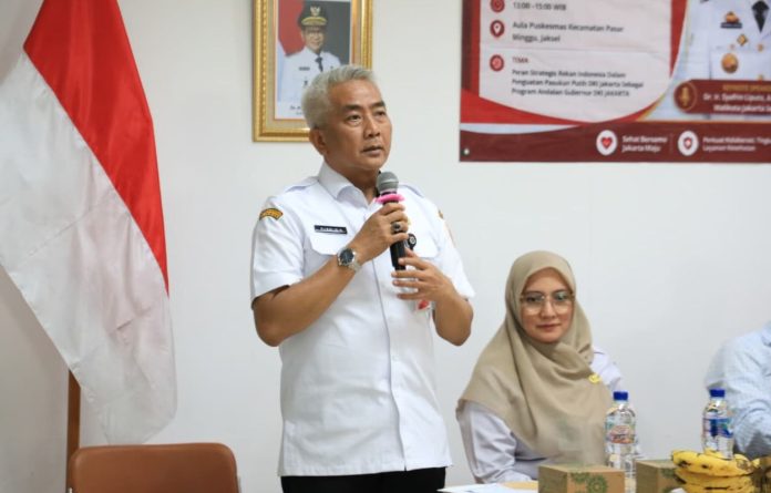 Sekko Administrasi Jakarta Selatan Mukhlisin mengenalkan Pasukan Putih sebagai relawan kesehatan yang dapat membantu warga mendapatkan layanan kesehatan gratis, Kamis (23/7/2026).