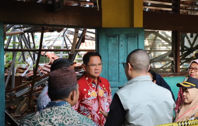 Wali Kota Jakarta Selatan Syafrin Liputo saat meninjau SDN Kebayoran Lama Selatan 09, Kamis (23/7/2026).