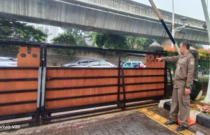 Pemkot Jakarta Selatan berencana menutup akses masuk kendaraan ke area perkantoran setiap Rabu mulai pekan depan.