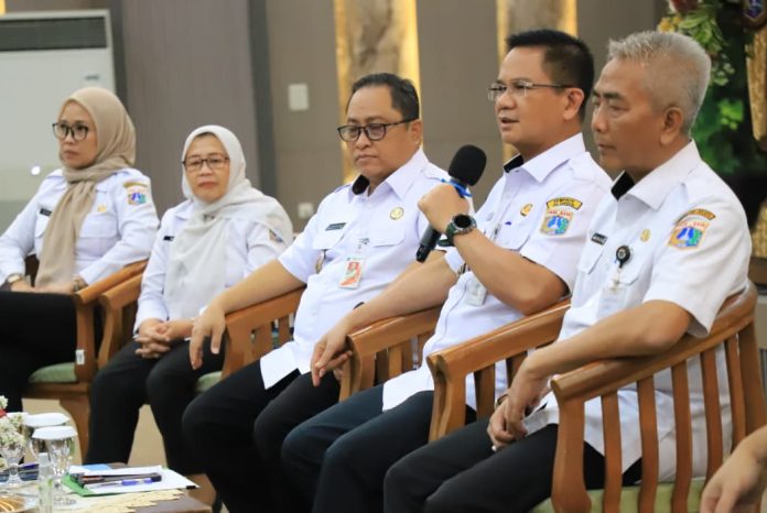 Wali Kota Jaksel Syafrin Liputo didampingi Wakil Wali Kota Ali Murtadho dan Sekretaris Kota Muklisin saat pertemuan dan bincang dengan WJS, Rabu (8/6/2026).