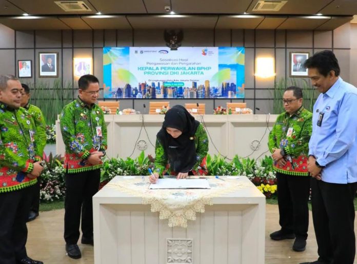 Pimpinan SKPD di lingkungan Pemerintah Kota (Pemkot) Administrasi Jakarta Selatan menandatangani fakta integritas sebagai bentuk komitmen memperkuat tata kelola pemerintahan yang bersih, transparan, dan akuntabel, Kamis (9/6/2026).