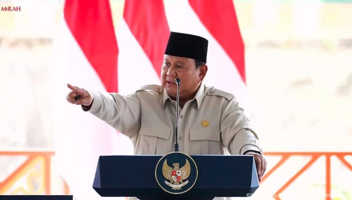 Momen Presiden Prabowo menyampaikan sambutan dalam peresmian bendungan di Lombok Barat, Nusa Tenggara Timur, pada Jumat (10/7/2026).