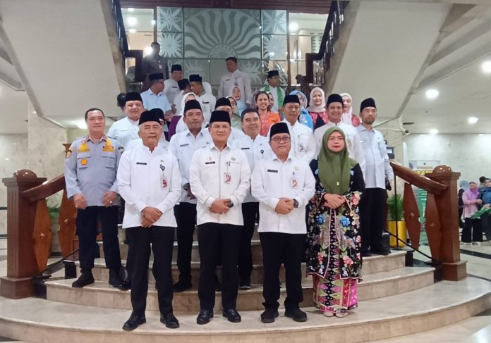 Wali Kota Jaksel Syafrin Liputo dan jajaran saat seremoni pelepasan Ali Murtadho yang mendapat penugasan baru sebagai Wakil Wali Kota Administrasi Jakarta Barat terhitung mulai Sabtu (1/8/2026)