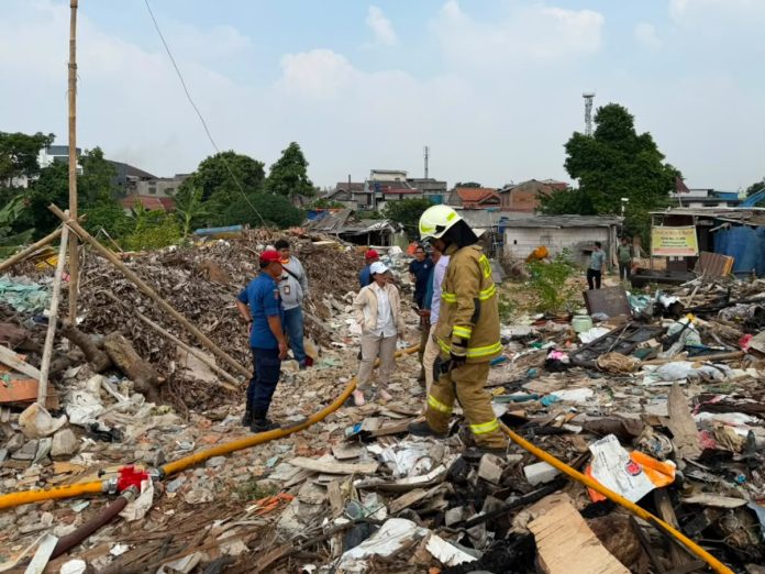 Lokasi meninggalnya Kepala Regu Kelompok Cepu Sektor Cipayung, Andriyono, saat menjalankan tugas menangani kebakaran tumpukan sampah di Jalan Penggilingan Baru, Kelurahan Dukuh, Kecamatan Kramat Jati, Jakarta Timur.