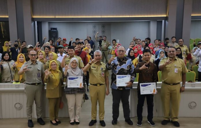 Sekretaris Kota Administrasi Jakarta Selatan Mukhlisin saat membuka Seminar Keterbukaan Informasi Publik di  Kantor Wali Kota Administrasi Jakarta Selatan, Selasa (11/8/2026).