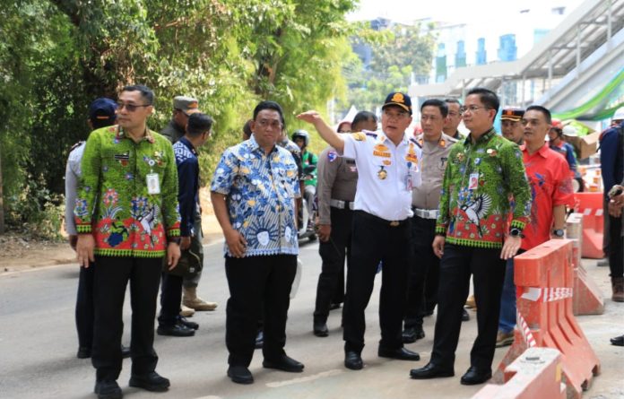 Wali Kota Jaksel Syafrin Liputo dan jajarannya saat meninjau persiapan peresmian Stasiun LRT Manggarai, Setiabudi, Jakarta Selatan, Kamis (7/7/2026).