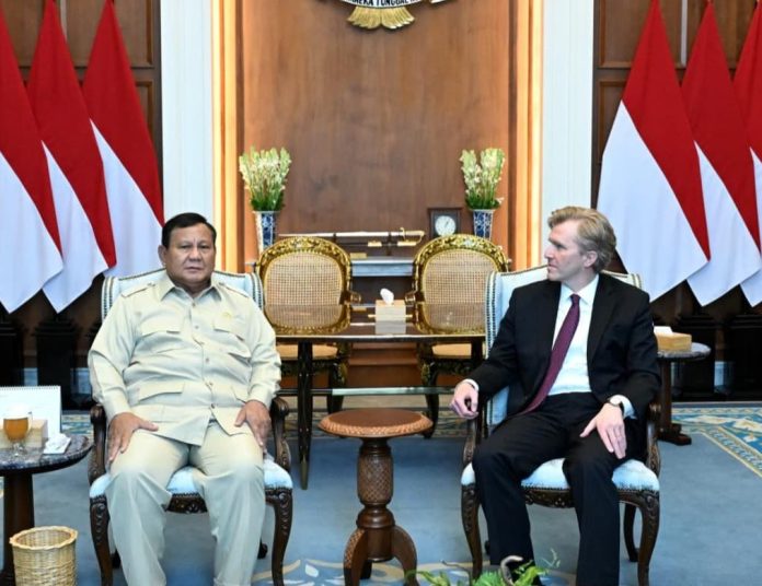 Presiden Prabowo dan Wakil Menteri Perang Amerika Serikat untuk Urusan Kebijakan, Elbridge Colby, di Istana Negara, Rabu (12/8/2026).