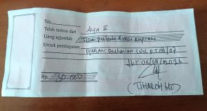 Kuitansi iuran bulan mengatasnamakan RT setempat. 
