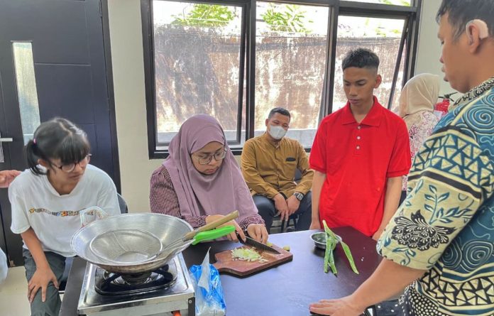 Pelatihan Usaha Ekonomi Produktif (UEP) tersebut digelar di Gedung Sasana Krida Karang Taruna (SKKT) Jagakarsa, Kelurahan Jagakarsa, Kecamatan Jagakarsa, Jakarta Selatan, Kamis (17/9/2026).