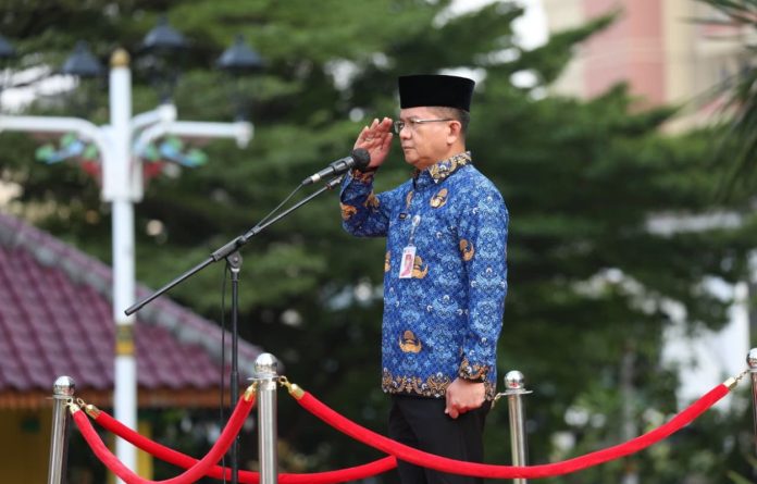 Wali Kota Administrasi Jakarta Selatan Syafrin Liputo saat memimpin Upacara Peringatan Hari Rapat Raksasa Ikada ke-81 di Halaman Kantor Wali Kota Jakarta Selatan, Senin (21/9/2026).