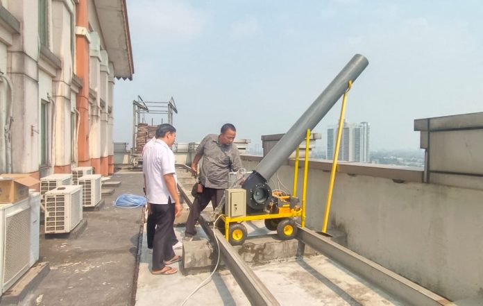 Water mist di atas gedung Pemkot Jaksel akan diaktifkan guna menekan polusi udara dan cuaca panas pada awal pekan depan.