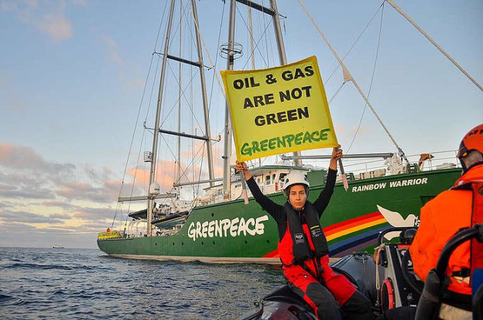 Greenpeace Indonesia menegaskan akan melanjutkan perjuangan menyuarakan keadilan iklim setelah enam aktivisnya dibebaskan pada Selasa malam (20/10/2026).