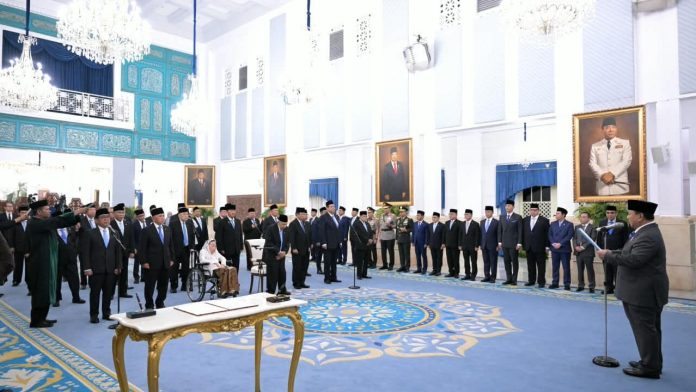 Presiden Prabowo Subianto mengangkat dan melantik 26 anggota Dewan Pertimbangan Presiden (Wantimpres) di Istana Negara, Jumat (2/10/2026).