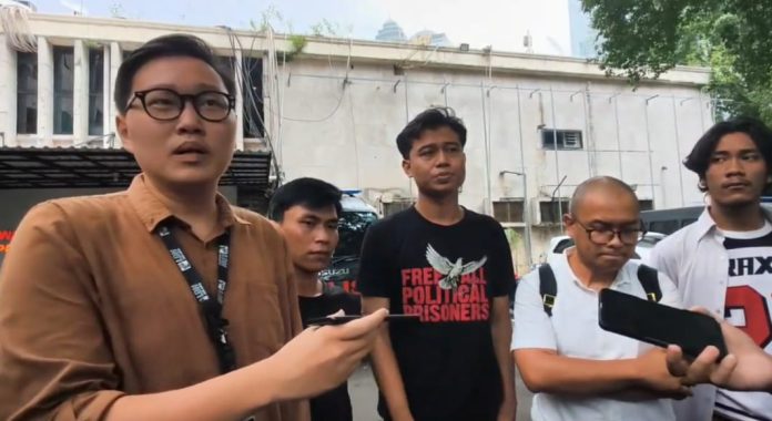 Pengacara Publik Lembaga Bantuan Hukum (LBH) Jakarta, Daniel Winarta saat di Polda Metro Jaya.
